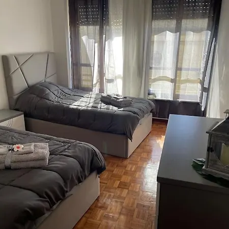 Appartement Proche De La Et Du Metro, 1 Place De Garage